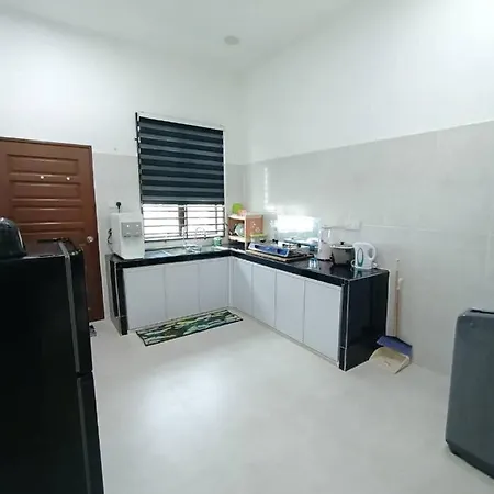 Homestay Kemaman Fyna07 Banglo Mewah 5 Km Dari Pantai Kijal Exterior photo