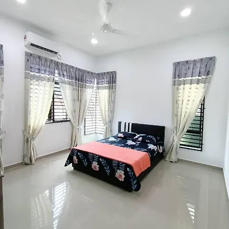 Homestay Kemaman Fyna07 Banglo Mewah 5 Km Dari Pantai Kijal Exterior photo